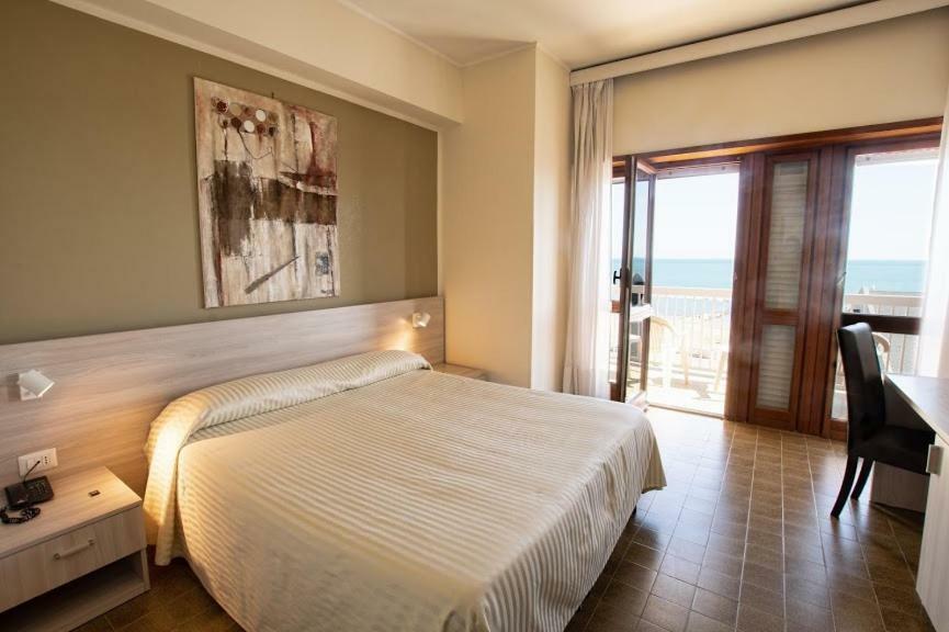 Hotel Scacciapensieri Nettuno Exteriér fotografie